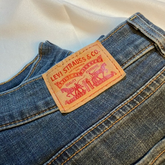 Levi Jeans for Women - Picture 1 of 7